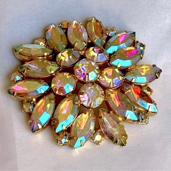 Vintage Jewelry - Vintage Aurora Borealis Rhinestone Brooch **EUC**